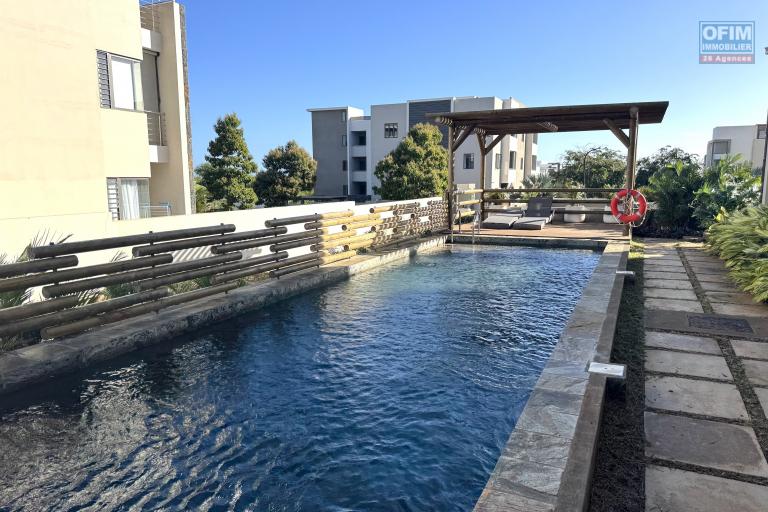À louer – Flic en Flac Magnifique et récent appartement 3 chambres situé en rez-de-chaussée, avec piscine commune et parking sécurisé.