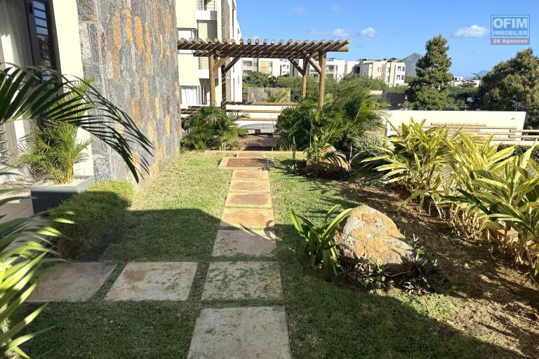 À louer – Flic en Flac Magnifique et récent appartement 3 chambres situé en rez-de-chaussée, avec piscine commune et parking sécurisé.