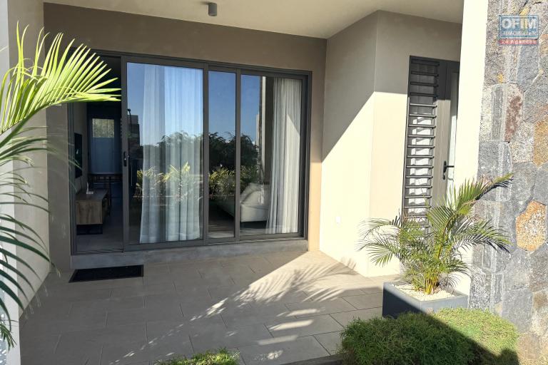 À louer – Flic en Flac Magnifique et récent appartement 3 chambres situé en rez-de-chaussée, avec piscine commune et parking sécurisé.