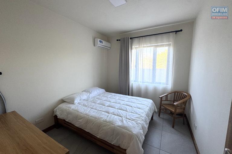 À louer – Flic en Flac Magnifique et récent appartement 3 chambres situé en rez-de-chaussée, avec piscine commune et parking sécurisé.