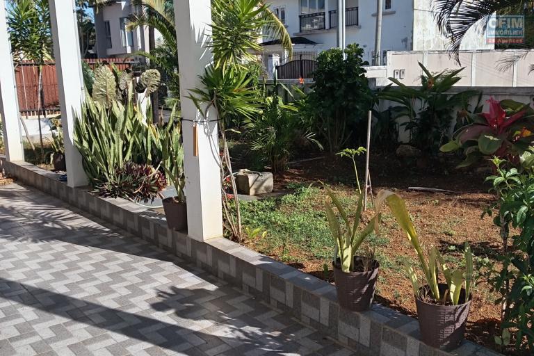 TROU AUX BICHES.      LOCATION DUPLEX 3 CHAMBRES - À 2 MIN DE LA PLAGE - CALME