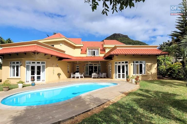 À vendre – Villa de caractère avec vue mer et montagne à Tamarin