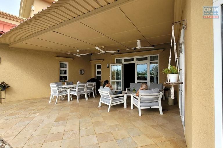 À vendre – Villa de caractère avec vue mer et montagne à Tamarin