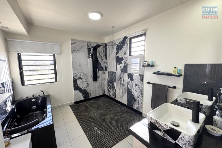 À vendre – Élégante villa contemporaine à Flic en Flac