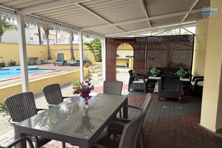 Flic en Flac – À louer grande villa de 5 chambres avec piscine, idéalement située à seulement 5 minutes à pied de la plage et des commerces.