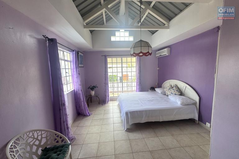Flic en Flac – À louer grande villa de 5 chambres avec piscine, idéalement située à seulement 5 minutes à pied de la plage et des commerces.