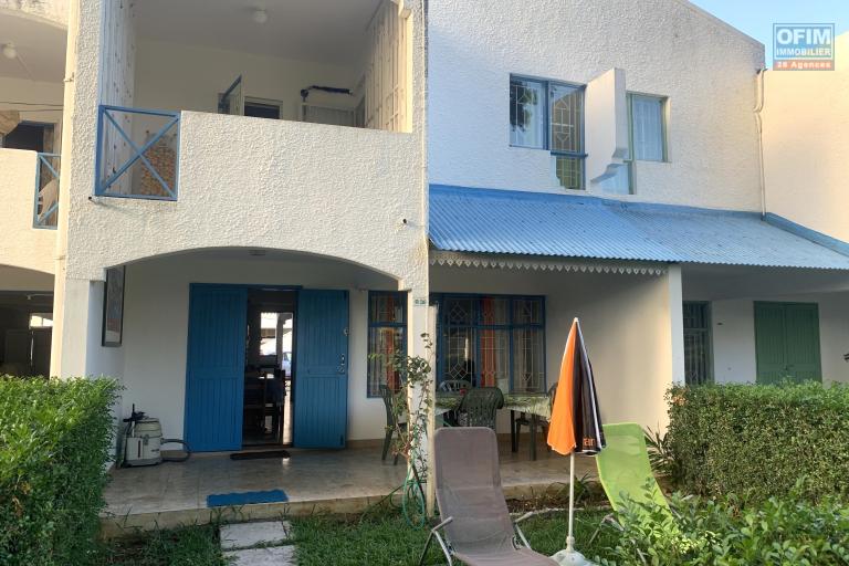 Flic En Flac à louer duplex trois chambres avec piscine situé dans un complexe sécurisé au calme et à deux pas de la plage et des commerces.