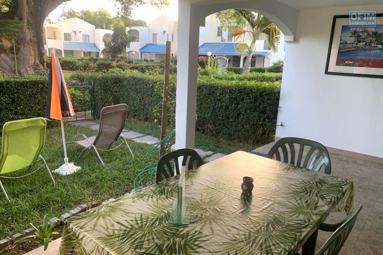 Flic En Flac à louer duplex trois chambres avec piscine situé dans un complexe sécurisé au calme et à deux pas de la plage et des commerces.
