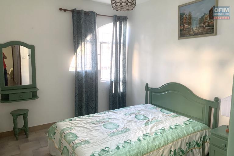 Flic En Flac à louer duplex trois chambres avec piscine situé dans un complexe sécurisé au calme et à deux pas de la plage et des commerces.