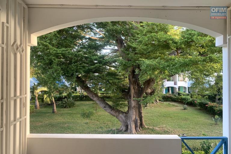 Flic En Flac à louer duplex trois chambres avec piscine situé dans un complexe sécurisé au calme et à deux pas de la plage et des commerces.