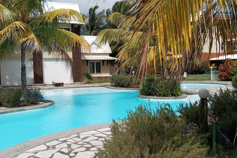 BAIN BOEUF.  Charmant studio a louer a 100 m de la plage, dans residence securisee.