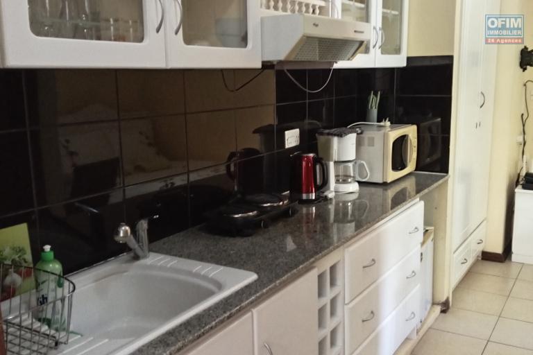 BAIN BOEUF.  Charmant studio a louer a 100 m de la plage, dans residence securisee.