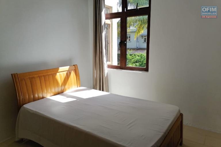 Flic en Flac – À louer Bel appartement 3 chambres avec parking, situé au Rez de chaussée, à seulement 5 minutes à pied de la plage et des commerces.