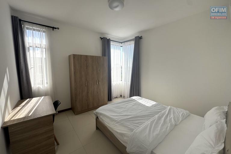 Ébène – À louer Superbe appartement moderne de 3 chambres, idéalement situé au cœur d’Ébène, dans une résidence neuve, sécurisée et avec parking.