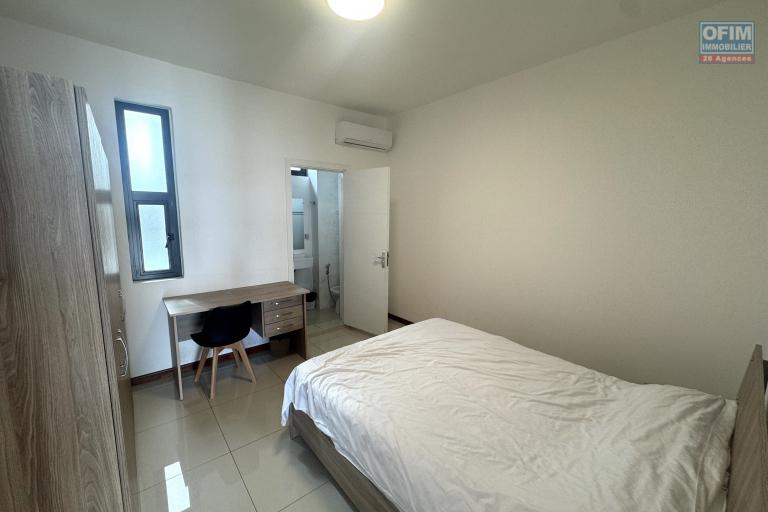 Ébène – À louer Superbe appartement moderne de 3 chambres, idéalement situé au cœur d’Ébène, dans une résidence neuve, sécurisée et avec parking.