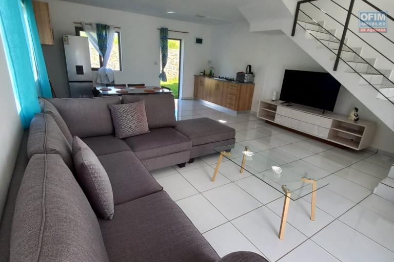 Superbe Duplex Moderne à Louer à Melville – Idéal pour une Vie Confortable et Sereine