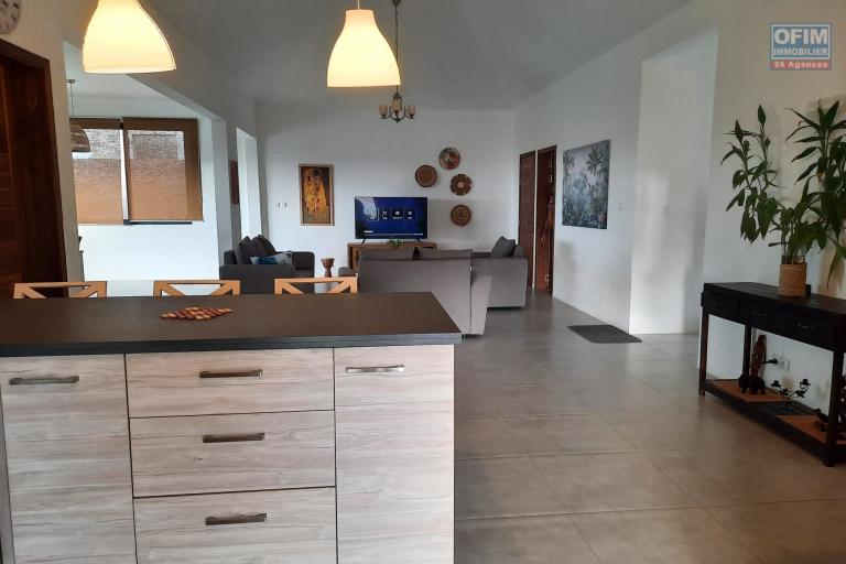 Tamarin – À vendre, villa récente 3 chambres avec piscine et vue dégagée