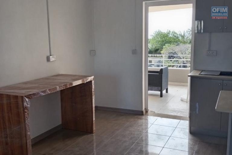 À LOUER – PENTHOUSE 3 CHAMBRES EN SUITE – PEREYBÈRE