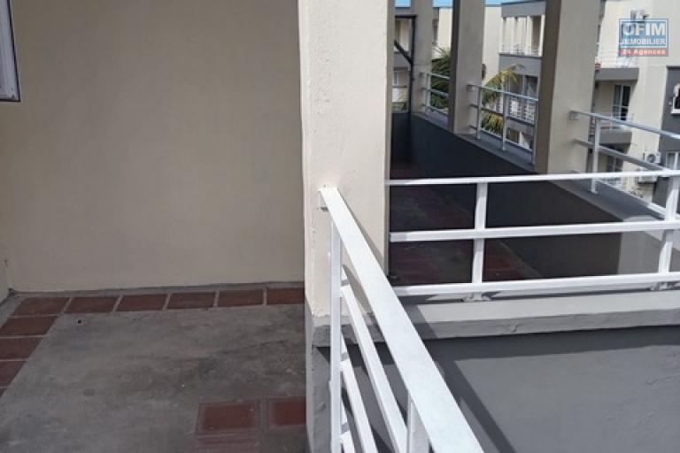 À LOUER – PENTHOUSE 3 CHAMBRES EN SUITE – PEREYBÈRE
