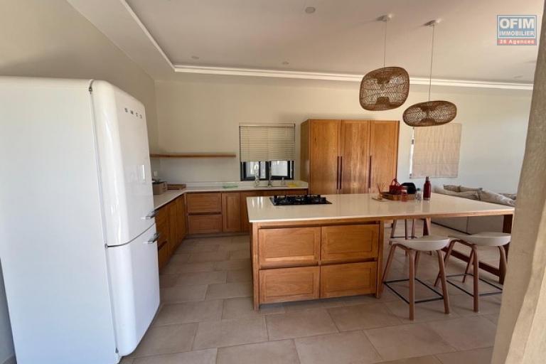 À LOUER – VILLA CONTEMPORAINE DE PLAIN-PIED – SAINT ANTOINE / GOODLANDS