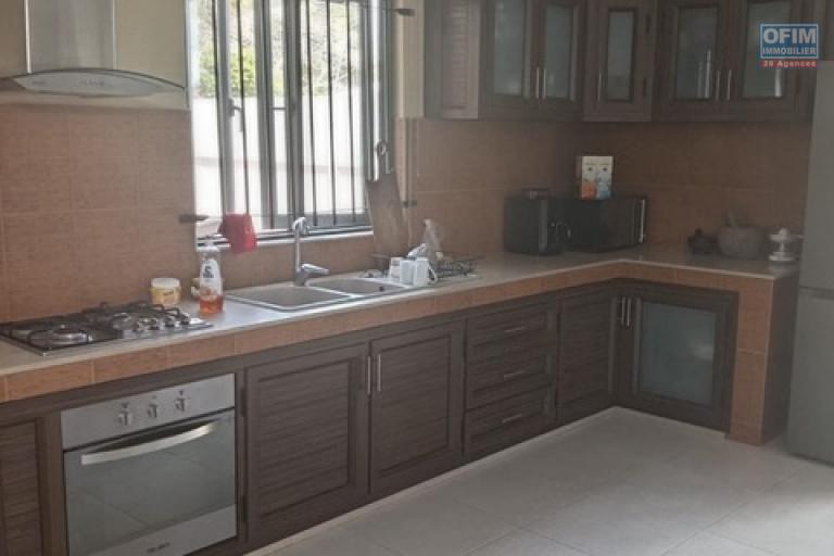 À VENDRE – VILLA AVEC EXCELLENTE RENTABILITÉ LOCATIVE – GRAND GAUBE  Grand Gaube, à quelques minutes de Calodyne et moins de 10 min de Grand Baie Villa neuve très bien entretenue. Aucun frais a prévoir. Emplacement de choix.