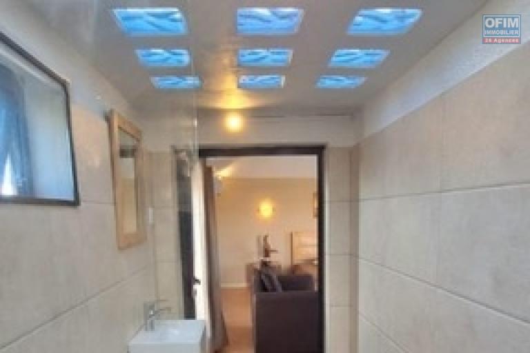 À VENDRE – VILLA AVEC EXCELLENTE RENTABILITÉ LOCATIVE – GRAND GAUBE  Grand Gaube, à quelques minutes de Calodyne et moins de 10 min de Grand Baie Villa neuve très bien entretenue. Aucun frais a prévoir. Emplacement de choix.