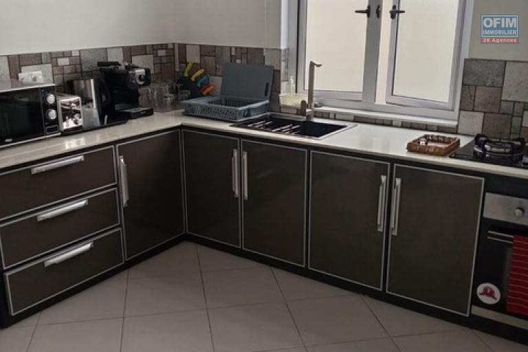 À VENDRE – IMMEUBLE MODERNE AVEC FORTE RENTABILITÉ LOCATIVE – POSTE LAFAYETTE