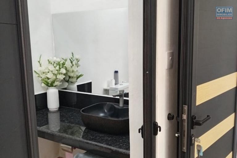 À VENDRE – IMMEUBLE MODERNE AVEC FORTE RENTABILITÉ LOCATIVE – POSTE LAFAYETTE