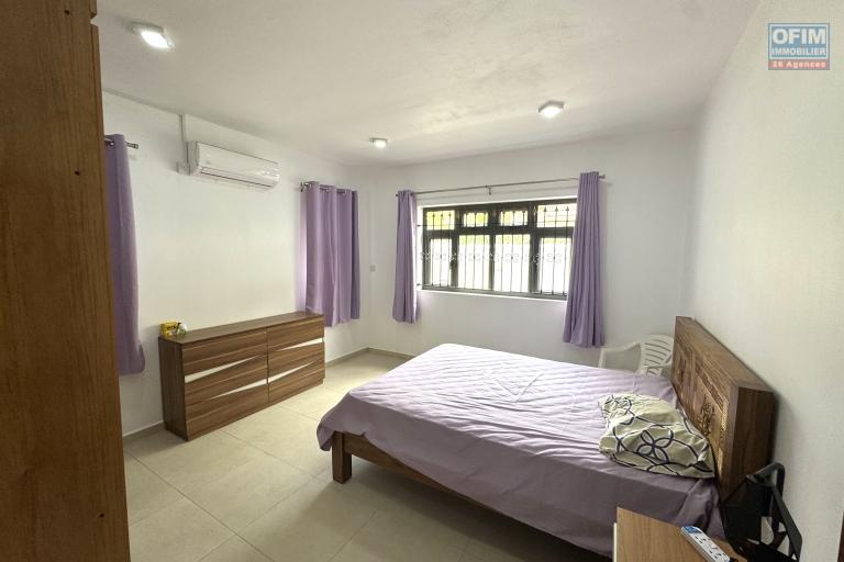 Flic en Flac à louer agréable et récent appartement 2 chambres situé au rez-de-chaussée  au calme à 200 m de la plage.