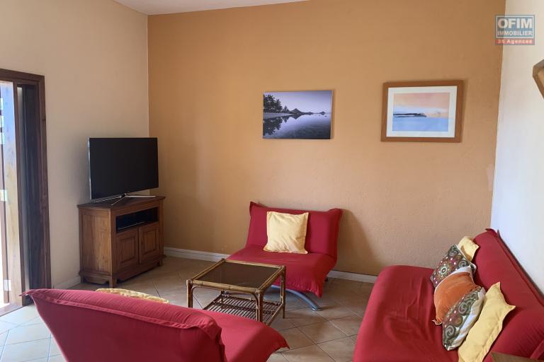  Tamarin à louer ravissant duplex 3 chambres situé dans une résidence sécurisée avec piscine commune et un grand parc au calme.