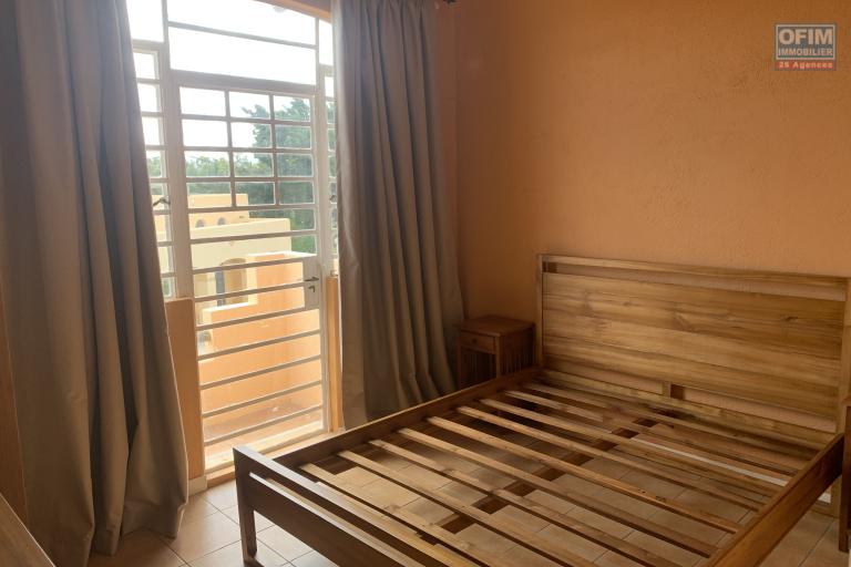  Tamarin à louer ravissant duplex 3 chambres situé dans une résidence sécurisée avec piscine commune et un grand parc au calme.