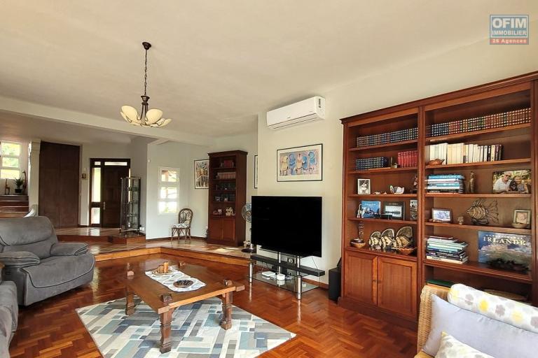 À vendre – Villa de caractère avec vue mer et montagne à Tamarin