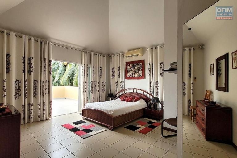 À vendre – Villa de caractère avec vue mer et montagne à Tamarin