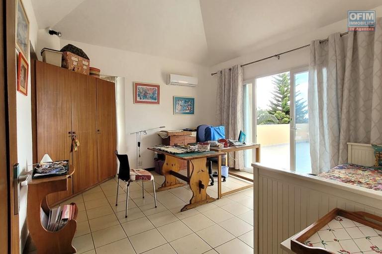 À vendre – Villa de caractère avec vue mer et montagne à Tamarin