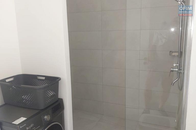 Tamarin – À louer, bel appartement récent 2 chambres Situé au cœur de la Smart City de Tamarin, cet appartement moderne offre un cadre de vie idéal.