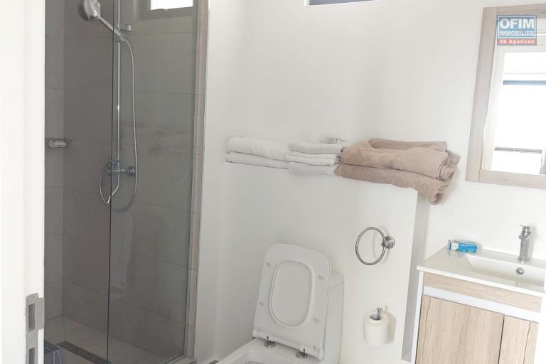 Tamarin – À louer, bel appartement récent 2 chambres Situé au cœur de la Smart City de Tamarin, cet appartement moderne offre un cadre de vie idéal.