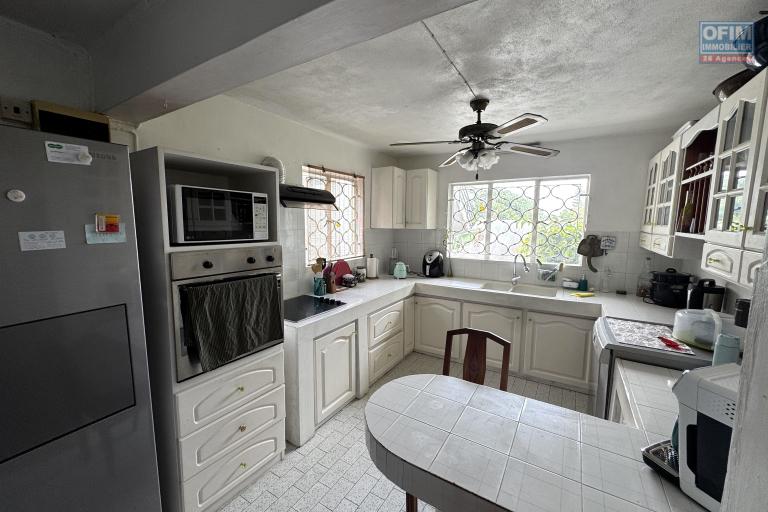 Roches Brunes – À vendre agréable villa avec garage, piscine et studio indépendant