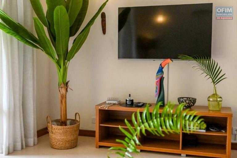 À LOUER – Superbe appartement “pieds dans l’eau” à Grand Baie