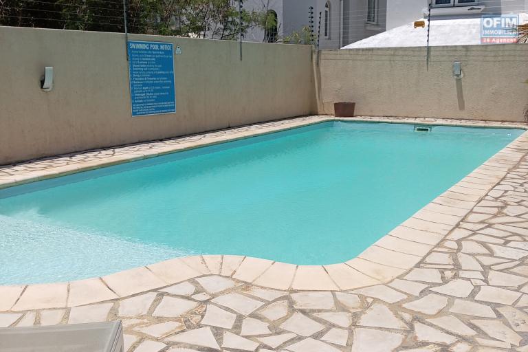 À VENDRE – Appartement accessible aux étrangers – Entièrement rénové & meublé à Pereybere