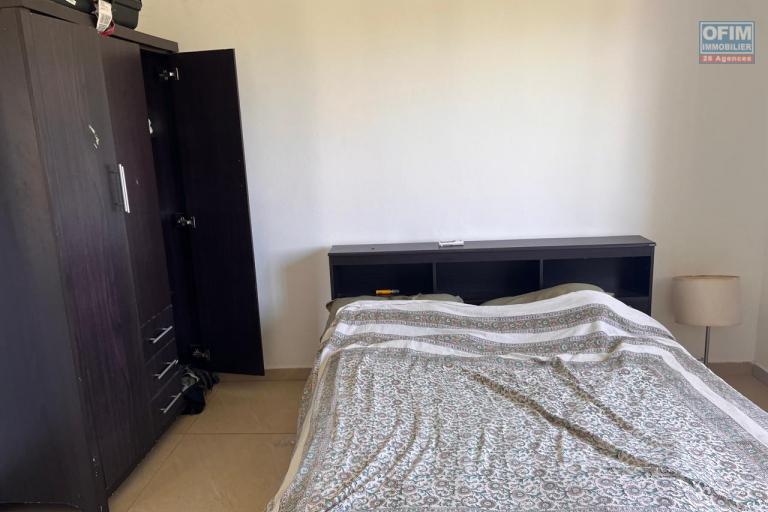 À VENDRE – Appartement accessible aux étrangers – Entièrement rénové & meublé à Pereybere