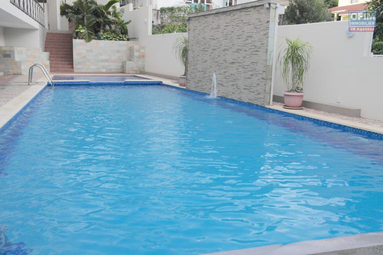 A louer splendide appartement 2 chambres avec vue imprenable sur l'océan à 2 pas des commerces et plage Flic en Flac île Maurice