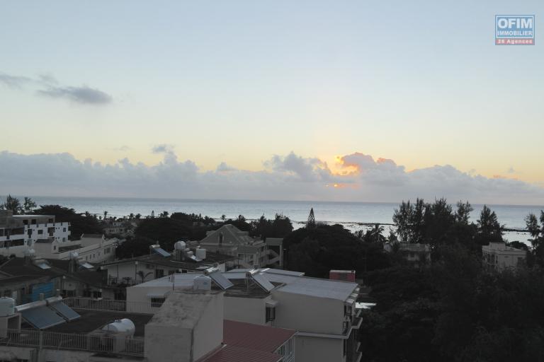 A louer splendide appartement 2 chambres avec vue imprenable sur l'océan à 2 pas des commerces et plage Flic en Flac île Maurice