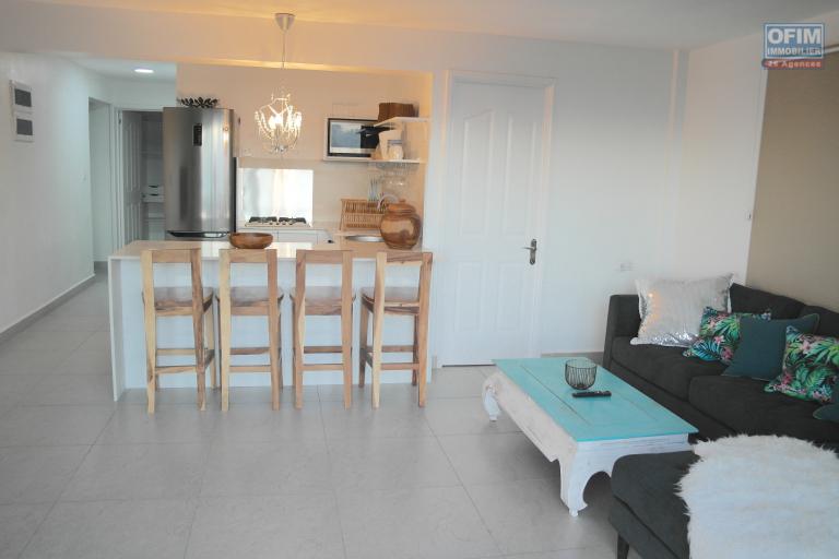 A louer splendide appartement 2 chambres avec vue imprenable sur l'océan à 2 pas des commerces et plage Flic en Flac île Maurice
