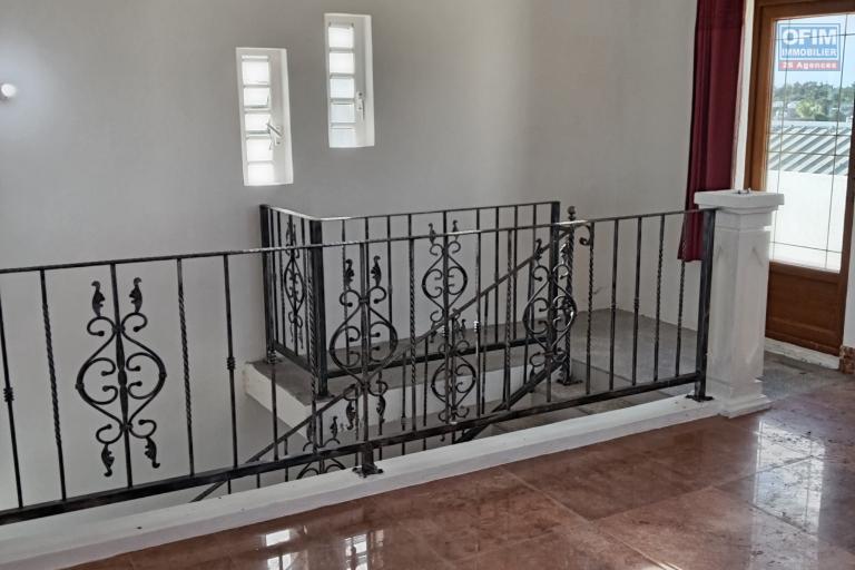 VILLA FAMILIALE SPACIEUSE AVEC ROOF TOP VUE MER & MONTAGNE - SECTEUR PRIVILÉGIÉ GOODLANDS