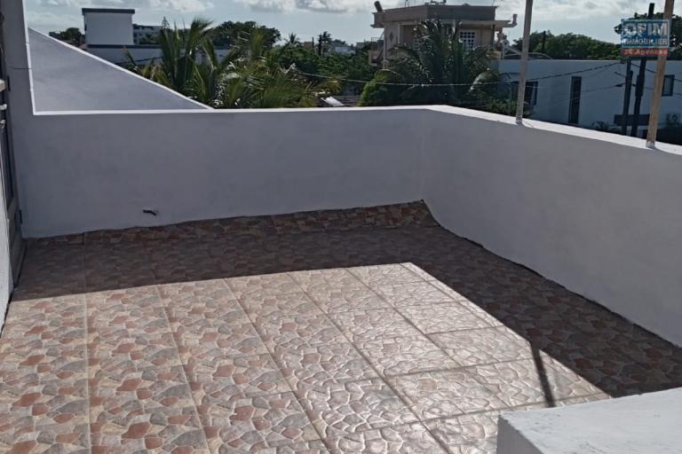 À Vendre – Villa avec 2 Appartements + Studio – Pereybère