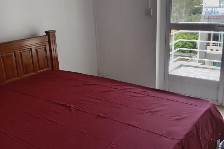 À LOUER – PENTHOUSE 3 CHAMBRES EN SUITE – PEREYBÈRE