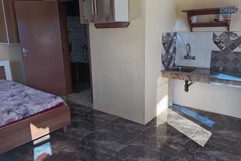 À Louer – Studio en roof top dans villa à Pereybère