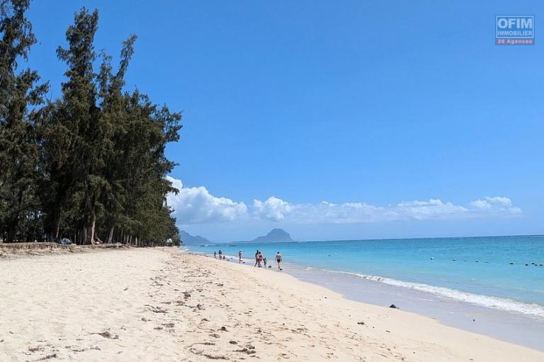 Flic en Flac – À vendre : Grande villa divisée en 2 appartements, 7 chambres, à deux pas de la plage et des commerces