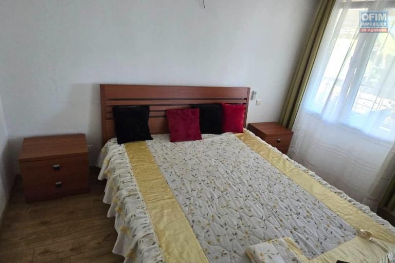 Flic en Flac – À vendre : Grande villa divisée en 2 appartements, 7 chambres, à deux pas de la plage et des commerces