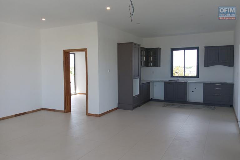 À VENDRE – PENTHOUSE NEUF 180 m² – CENTRE GRAND BAIE